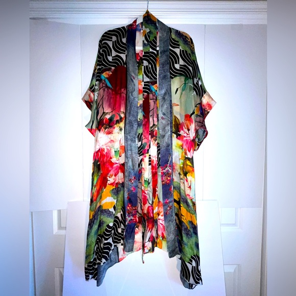 Amazing Sakura silk robe by Christine of Vancouver! Sz M-L very good condition - Picture 1 of 10
